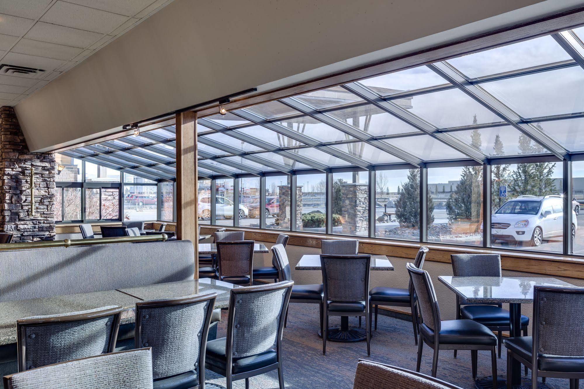Heritage Inn Hotel & Convention Centre - High River Exterior foto
