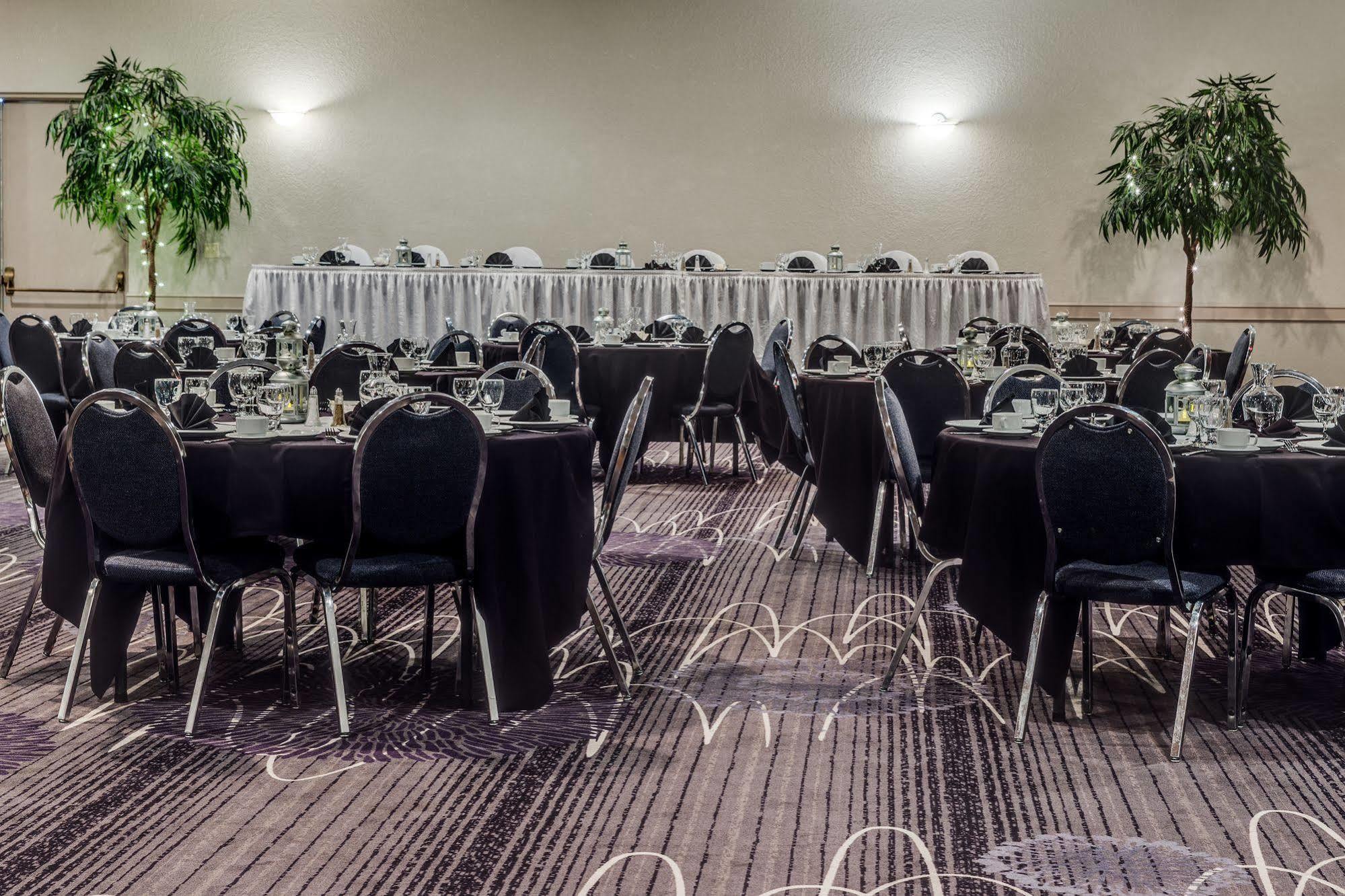 Heritage Inn Hotel & Convention Centre - High River Exterior foto